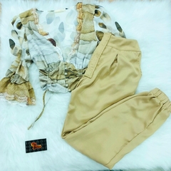 Conjunto dourado estampado calça MB