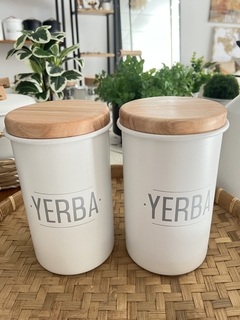 SET TARROS YERBA+AZUCAR BLANCOS TAPA MADERA 1KG