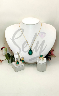 Conjunto Folheado a Ouro com Esmeralda