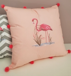 Capa Almofada Bordada Flamingo Pompom 45x45cm