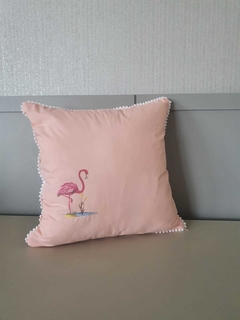 Capa Almofada Rosa Bordada Flamingo - comprar online