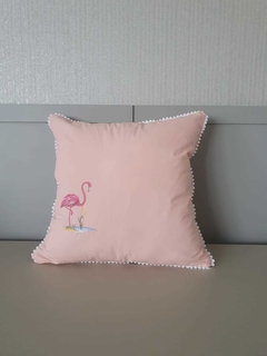 Capa Almofada Rosa Bordada Flamingo