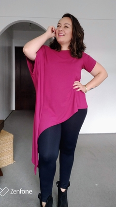 Blusa Ampla com Detalhe Lateral em Bico