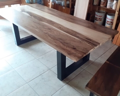 mesa de madera y caño