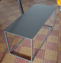 Mesa ratona Vera con base de chapa - ArteMetal