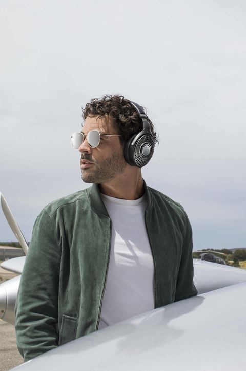 Imagem do Focal Bathys l Hi-Fi Alta Fidelidade l Bluetooth Over Ear Headphones l Drivers de 40mm l DAC e amplificador integrados l Active Noise Cancellation l Qualcomm aptX l Alexa Integrada l Compatível com Google Assistant l Até 42 horas de bateria