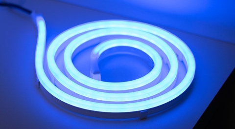 Philips Hue White & Color Ambiance Outdoor Smart LightStrip l Fita de Led Outdoor 5 mts l 2ª Geração l + 500 lumen do que a Geração Anterior l Poderoso Fluxo Luminoso 2.100 lumen l Compatível com a Alexa, Apple Homekit & Google Assistant | Requer Hue Bridge - loja online