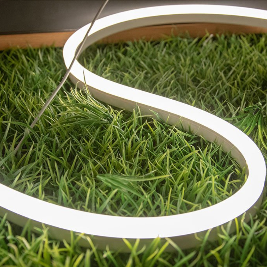 Philips Hue White & Color Ambiance Outdoor Smart LightStrip l Fita de Led Outdoor 5 mts l 2ª Geração l + 500 lumen do que a Geração Anterior l Poderoso Fluxo Luminoso 2.100 lumen l Compatível com a Alexa, Apple Homekit & Google Assistant | Requer Hue Bridge