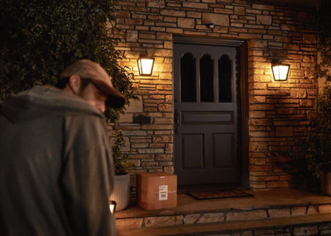 Philips Hue Discover Outdoor Floodlight + Hue Dusk-to-Dawn Sensor de Movimento Outdoor l Luminária de Parede l Projetor de Segurança l Poderoso Fluxo Luminoso 2.300 lumen l LED Integrado l Compatível com a Alexa, Apple Homekit & Google Assistant | Requer Hue Bridge - loja online