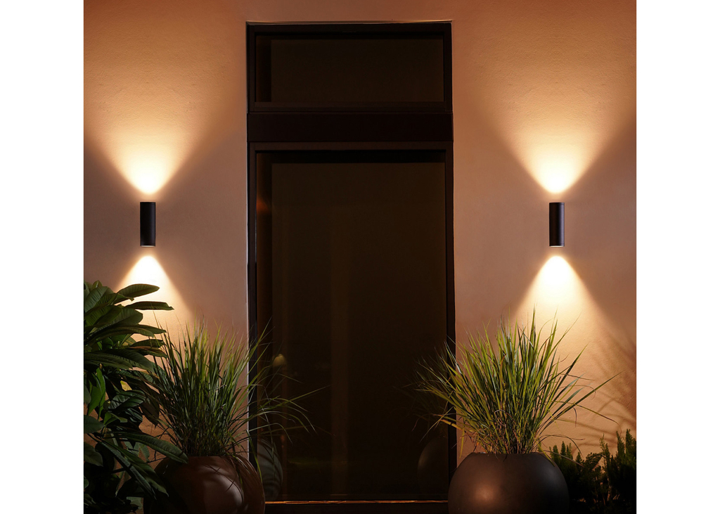 Imagem do Philips Hue White & Color Ambiance Appear Outdoor Wall | + Philips Hue Dusk-to-Dawn Sensor de Movimento | Luminária Arandela de Parede | Compatível com Alexa, Apple Homekit & Google Assistant | Requer Hue Bridge | Kit2