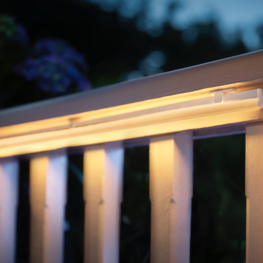 Philips Hue White & Color Ambiance Outdoor Smart LightStrip l Fita de Led Outdoor 2 mts l 2ª Geração l Fluxo Luminoso 850 lumen l Compatível com a Alexa, Apple Homekit & Google Assistant | Requer Hue Bridge - comprar online