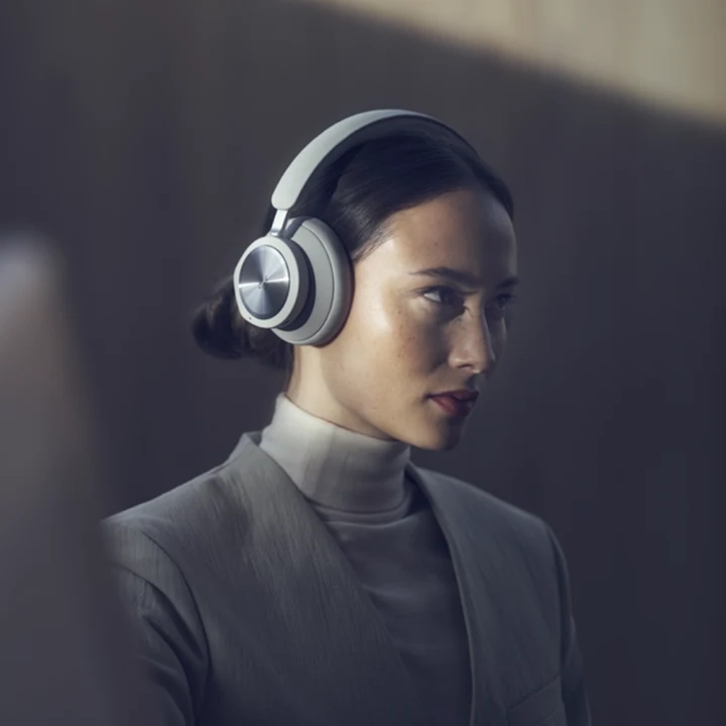 Image of Bang & Olufsen Beoplay Portal l Versão para Xbox Series, Nintendo Switch e Mobile l Elite Gaming Headset l Over-Ear Wireless Headphones l Virtual Surround 3D Sound l Dolby Atmos e ANC Avançados e Ajustados para games l Virtual Boom Arm l Bateria de até 24 horas l Escolha sua Cor