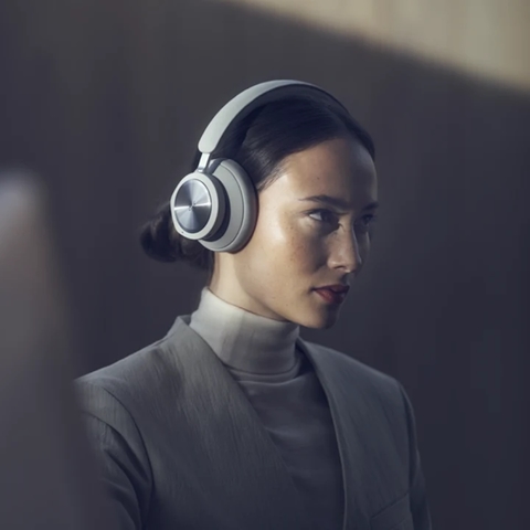 Imagem do Bang & Olufsen Beoplay Portal l Versão para Xbox Series, Nintendo Switch e Mobile l Elite Gaming Headset l Over-Ear Wireless Headphones l Virtual Surround 3D Sound l Dolby Atmos e ANC Avançados e Ajustados para games l Virtual Boom Arm l Bateria de até 24 horas l Escolha sua Cor