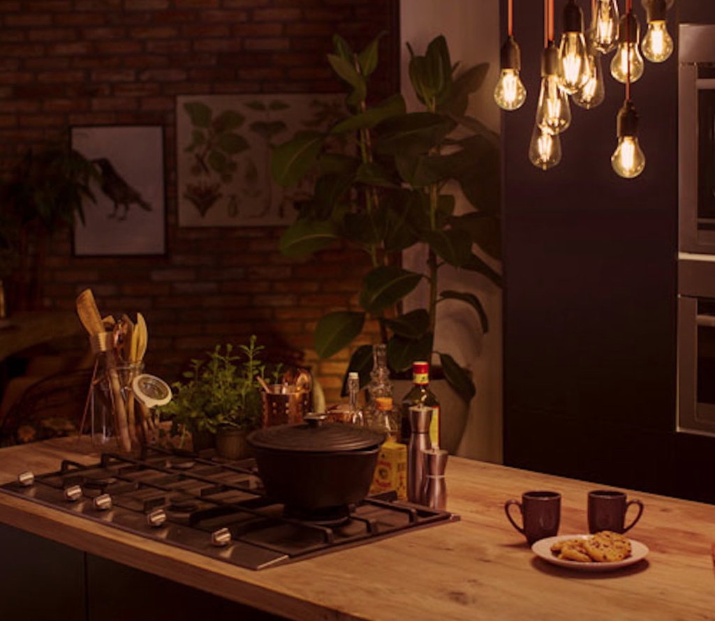 Imagem do Philips Hue White Ambiance Dimmable Smart Filament l Estilo Edison ST23 l Lâmpada LED de Filamento Vintage l 2ª Geração l Mais Brilhantes l Branco Quente a Branco Frio | Compatível com Alexa, Apple Homekit & Google Assistant | Funciona com Bluetooth e/ou com a Hue Bridge