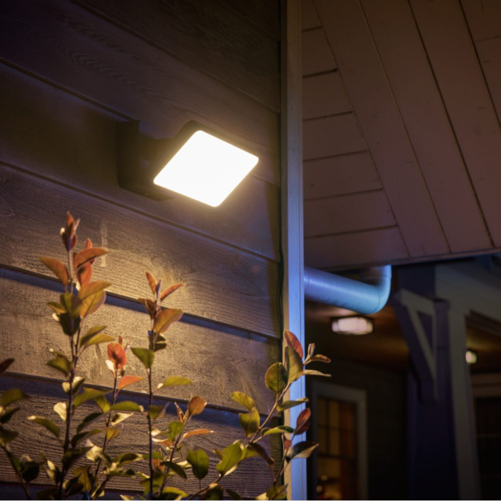 Philips Hue Discover Outdoor Floodlight l Luminária de Parede l Projetor de Segurança l Poderoso Fluxo Luminoso 2.300 lumen l LED Integrado l Compatível com a Alexa, Apple Homekit & Google Assistant | Requer Hue Bridge - comprar online