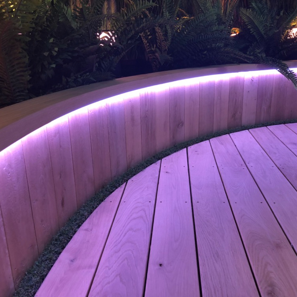 Philips Hue White & Color Ambiance Outdoor Smart LightStrip l Fita de Led Outdoor 5 mts l 2ª Geração l + 500 lumen do que a Geração Anterior l Poderoso Fluxo Luminoso 2.100 lumen l Compatível com a Alexa, Apple Homekit & Google Assistant | Requer Hue Bridge