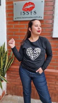 Sweater Aplique Corazon en internet