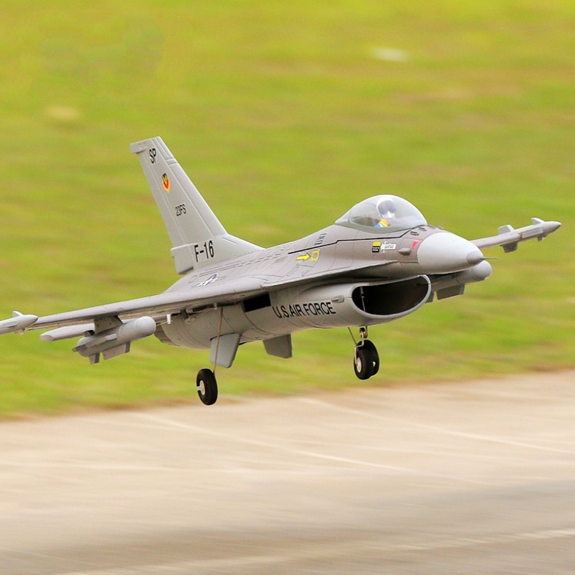 Avião De Controle Remoto De Combate Camuflado De 38 Cm