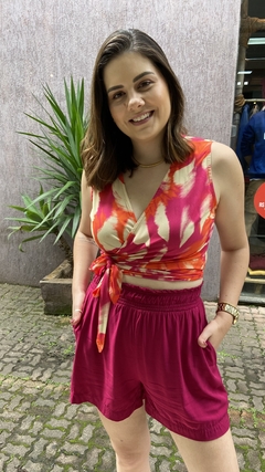 BLUSA TRANSPASSADA SEM MANGA - EST. TROPICAL ROSA