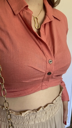 CAMISA CROPPED PREGAS - CORAL - comprar online