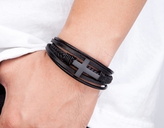 Pulseira Masculina de couro com crucifixo e Fecho cross