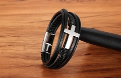 Pulseira Masculina de couro com crucifixo e Fecho cross - comprar online