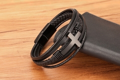 Pulseira Masculina de couro com crucifixo e Fecho cross na internet