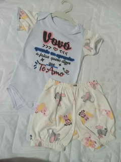 conjunto body frase vovó e short