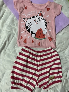 conjunto blusa gatinho e short listrada