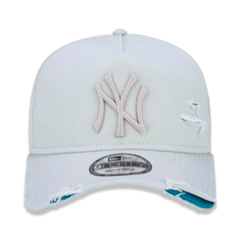 Boné New Era 9Forty A-Frame Aba Curva Ajustável Destroyed MLB New York Yankees - ND ELEGANCE