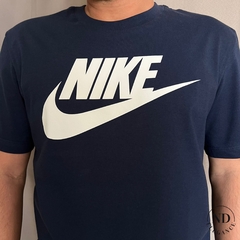 Camiseta Nike Sportswear Icon Futura - comprar online