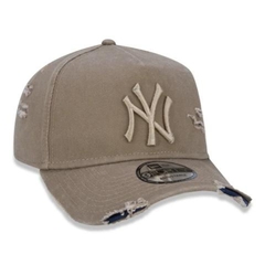 Imagem do Boné New Era 9Forty A-Frame Aba Curva Ajustável Destroyed MLB New York Yankees