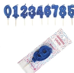 Velas con forma de numero brillo azul