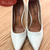 Scarpin Bordado Branco Valentina - comprar online