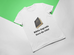 Camiseta - Bíblia Sagrada Livro Da Vida - comprar online