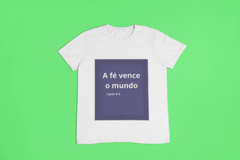 Camiseta - A Fé Vence O Mundo - loja online