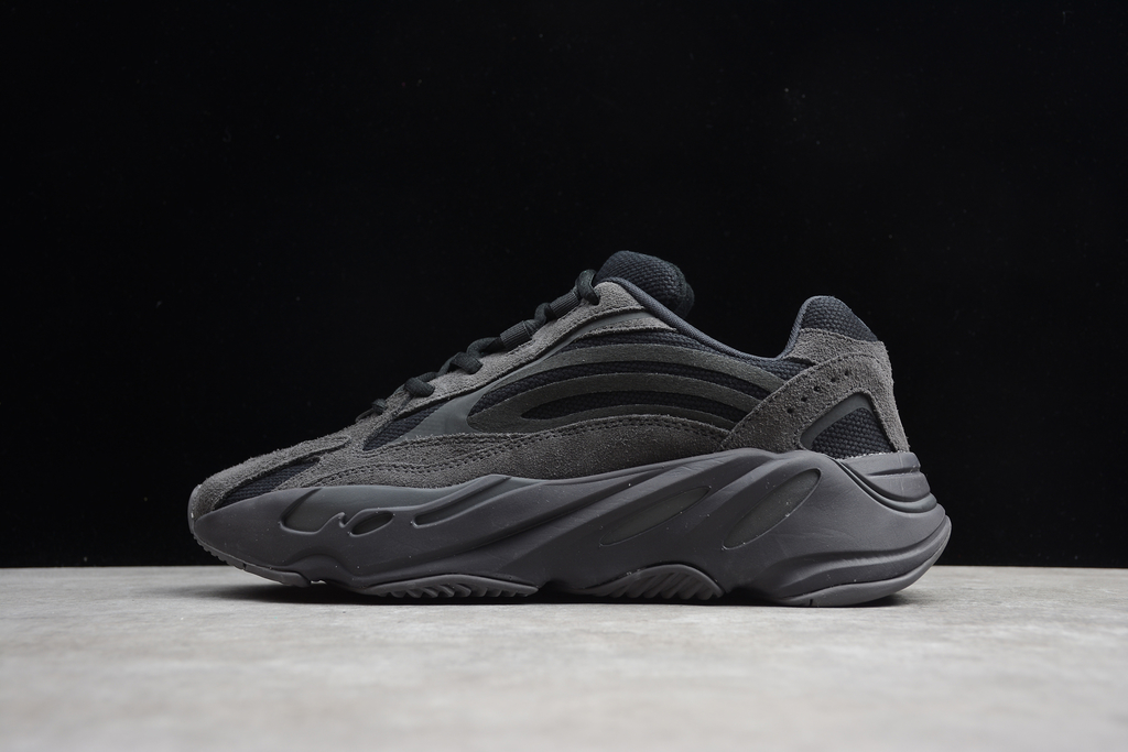 T NIS ADIDAS YEEZY 700 V2 VANTA Dark Sneakers