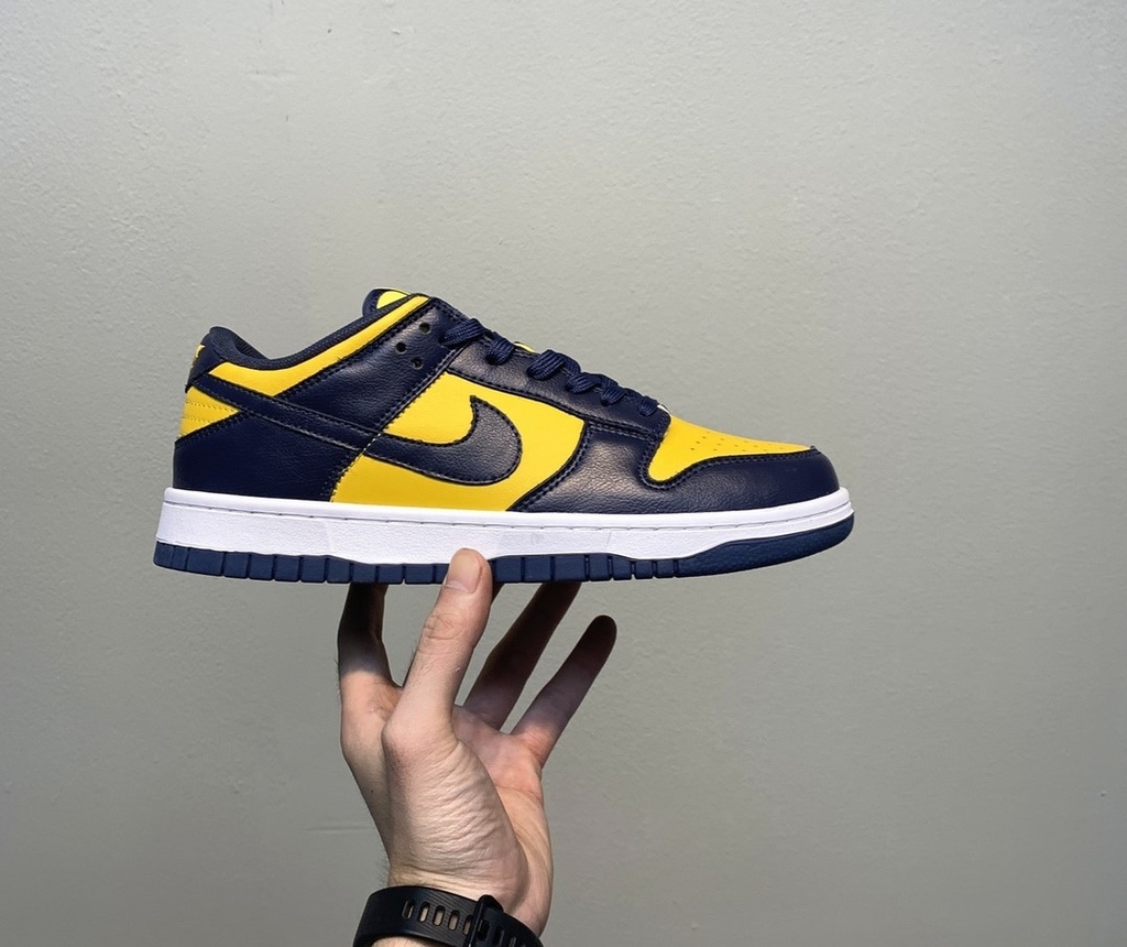 Nike air yellow and hot sale blue