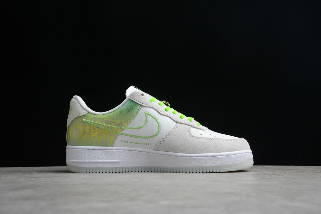 AIR FORCE 1 WHITE LIGHT GREEN - Dark Sneakers