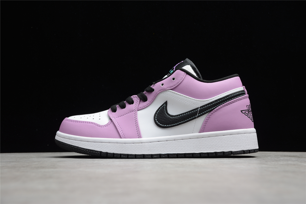 Purple and white hot sale air jordan 1