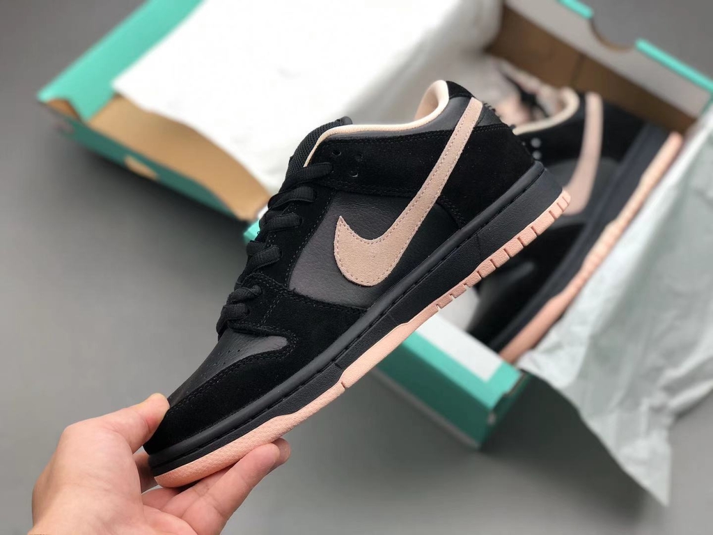 Nike sb store black pink