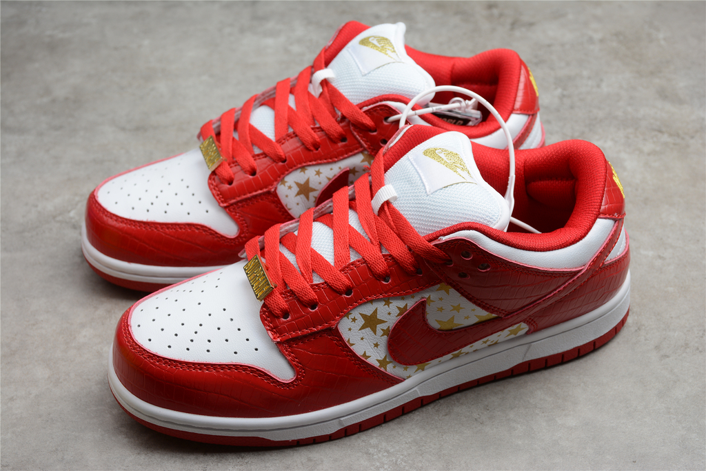 Nike sb dunk hot sale low supreme red