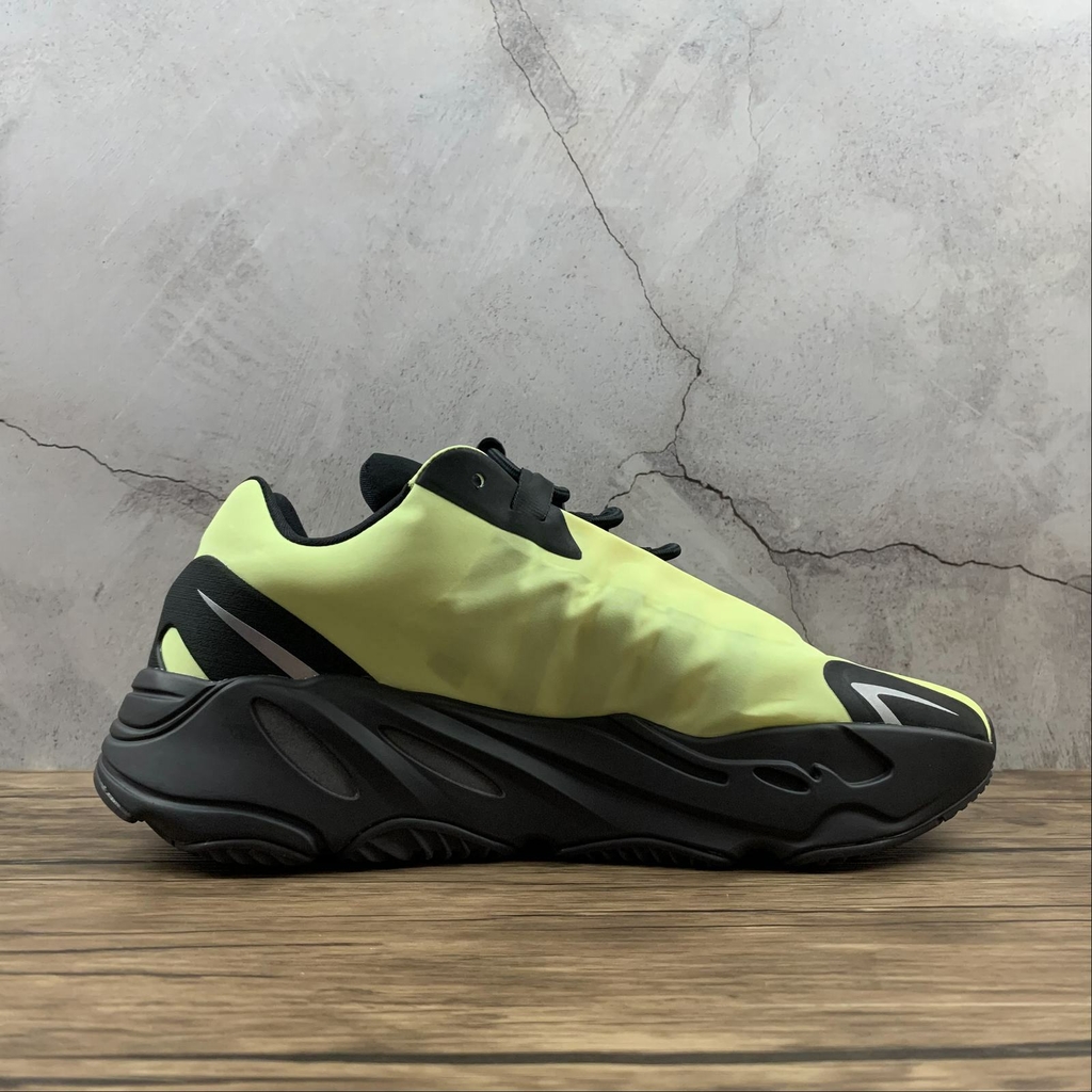 TENIS ADIDAS YEEZY BOOST 700 MNVN Dark Sneakers