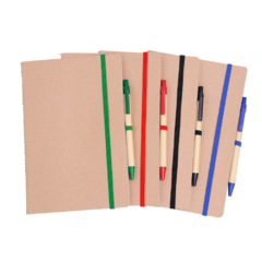 Caderno de anotações caneta em papel kraft e personalizados