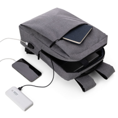 Mochila Notebook em tecido poliéster com conector USB externo na lateral - loja online