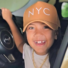 Boné Infantil - New York Caramelo Logo Branco - 2 a 14 anos Com Regulador - Qualidade Absurda