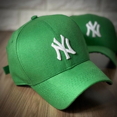 Boné New York - Clássico - Fitinha Strapback - Verde Bandeira - Combina com tudo - Envio Imediato na internet