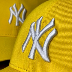 Boné New York - Clássico - Fitinha Strapback - Amarelo Logo Branco - Combina com tudo - Envio Imediato - comprar online