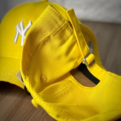 Boné New York - Clássico - Fitinha Strapback - Amarelo Logo Branco - Combina com tudo - Envio Imediato na internet