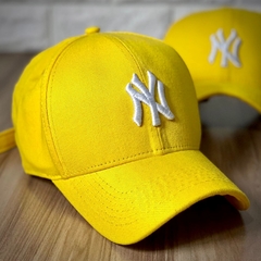 Boné New York - Clássico - Fitinha Strapback - Amarelo Logo Branco - Combina com tudo - Envio Imediato